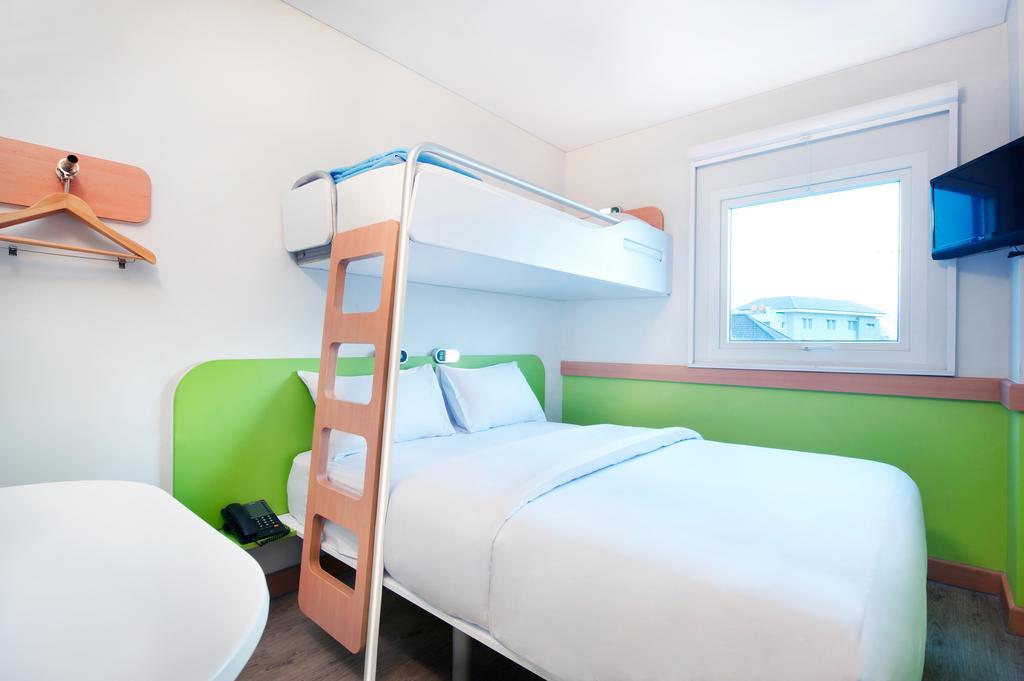 Ibis Budget Semarang Tendean Habitación foto